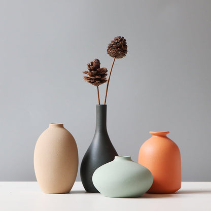 Keramikkvaser i fargerikt design